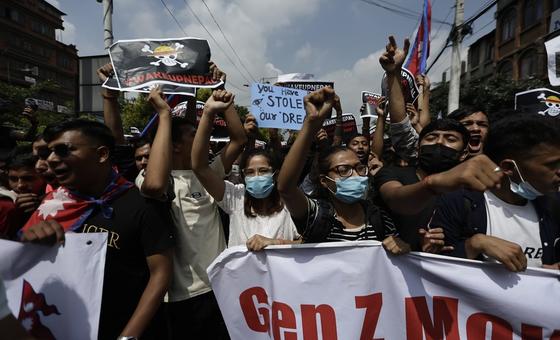 नेपाल: प्रदर्शनों में बढ़ती हिंसा पर हैरानी, संयम बरतने की अपील भी